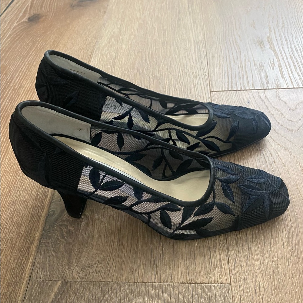 Valerie Stevens Lace Gwen Floral Print Black Sheer Pump Heels Sz 9
